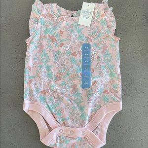 NWT Baby Gap 0-3 Month onesie w/ ruffle sleeve